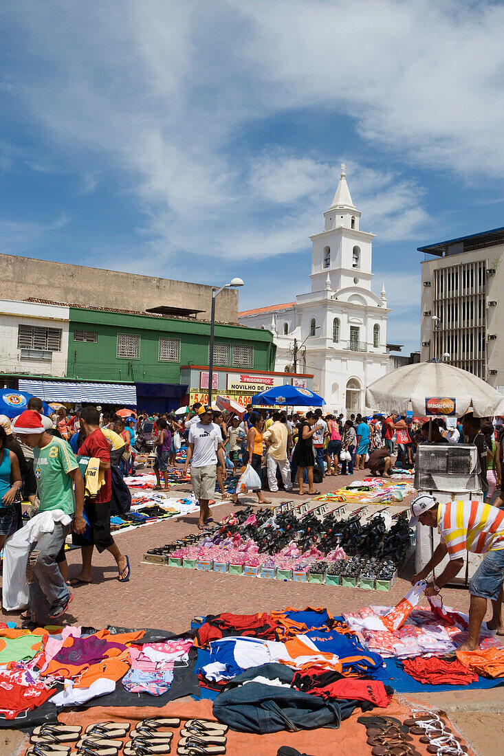 Bunter Markt für Kleidungsartikel, Fortaleza, Ceara, Brasilien, Südamerika