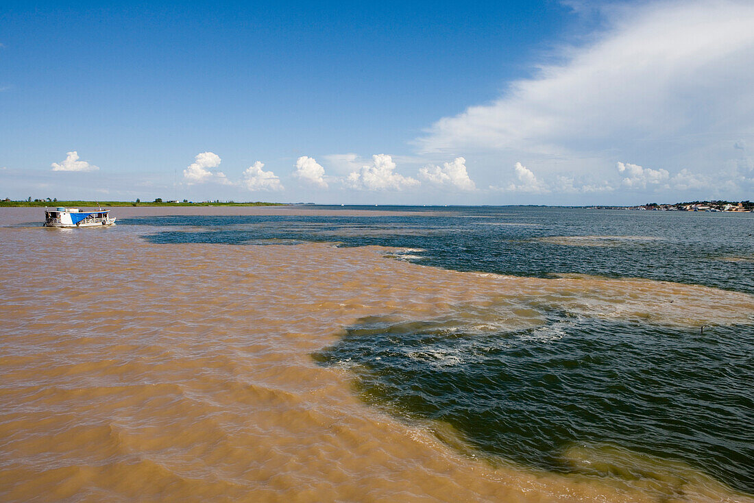 Encontro das Aguas, Meeting of waters from the Amazon River and the Rio Tapajos River, Near Santarem, Para, Brazil, South America