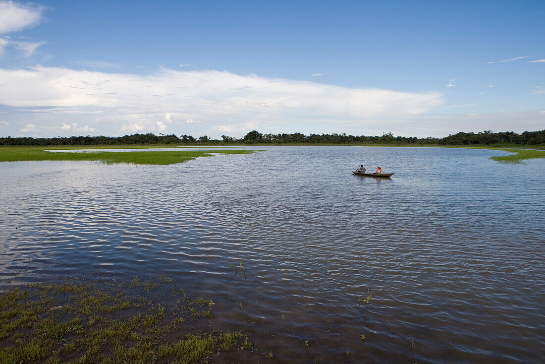 Fischer in Kanu am Rio Tapajos, nahe Santarem, Para, Brasilien, Südamerika