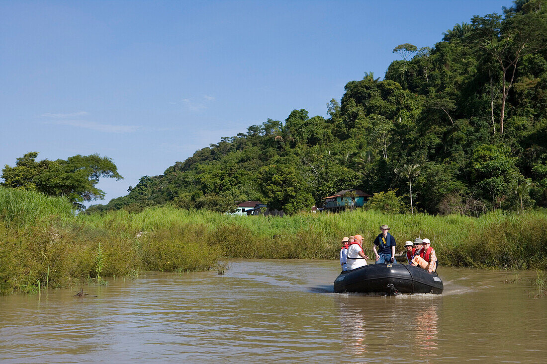 MS Europa Zodiac Expedition auf Seitenarm von Amazonas, Boca da Valeria, Amazonas, Brasilien, Südamerika