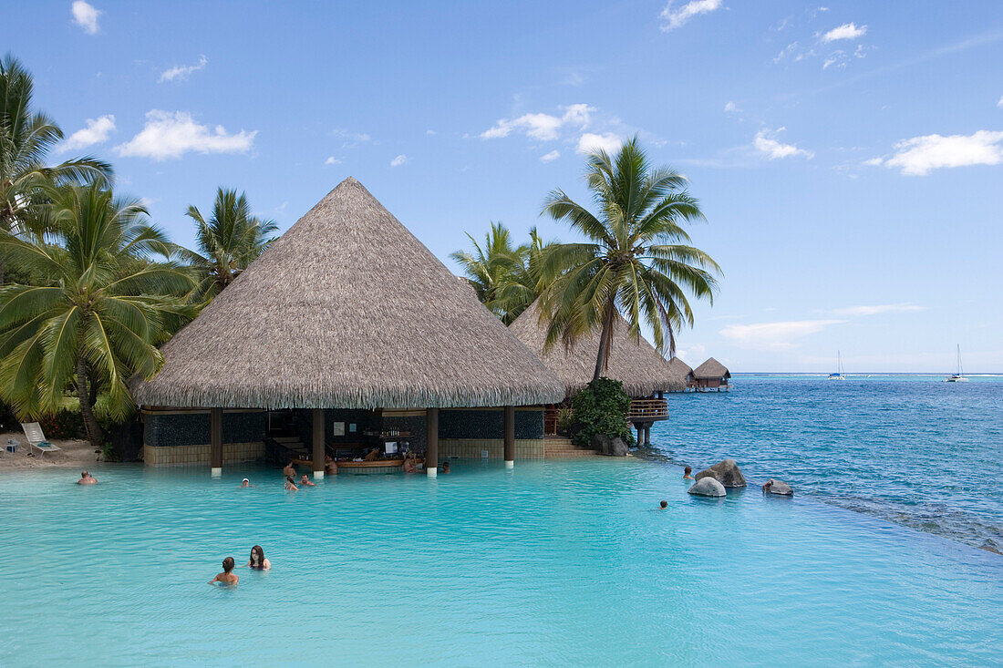 Lagunenartiger Pool vom InterContinental Tahiti Resort Hotel, Tahiti, Gesellschaftsinseln, Französisch Polynesien, Südsee