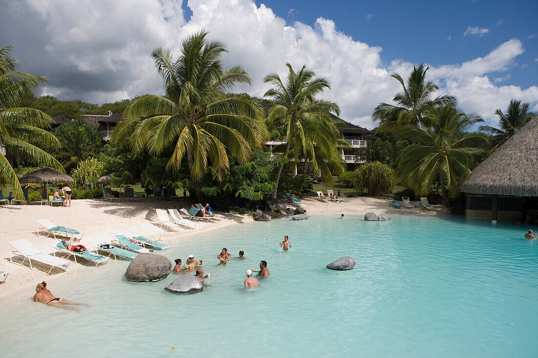 Lagunenartiger Pool vom InterContinental Tahiti Resort Hotel, Tahiti, Gesellschaftsinseln, Französisch Polynesien, Südsee