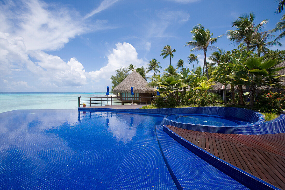 Pool vom Hotel Kia Ora, Avatoru, Rangiroa, Tuamotu Inseln, Französisch Polynesien, Südsee