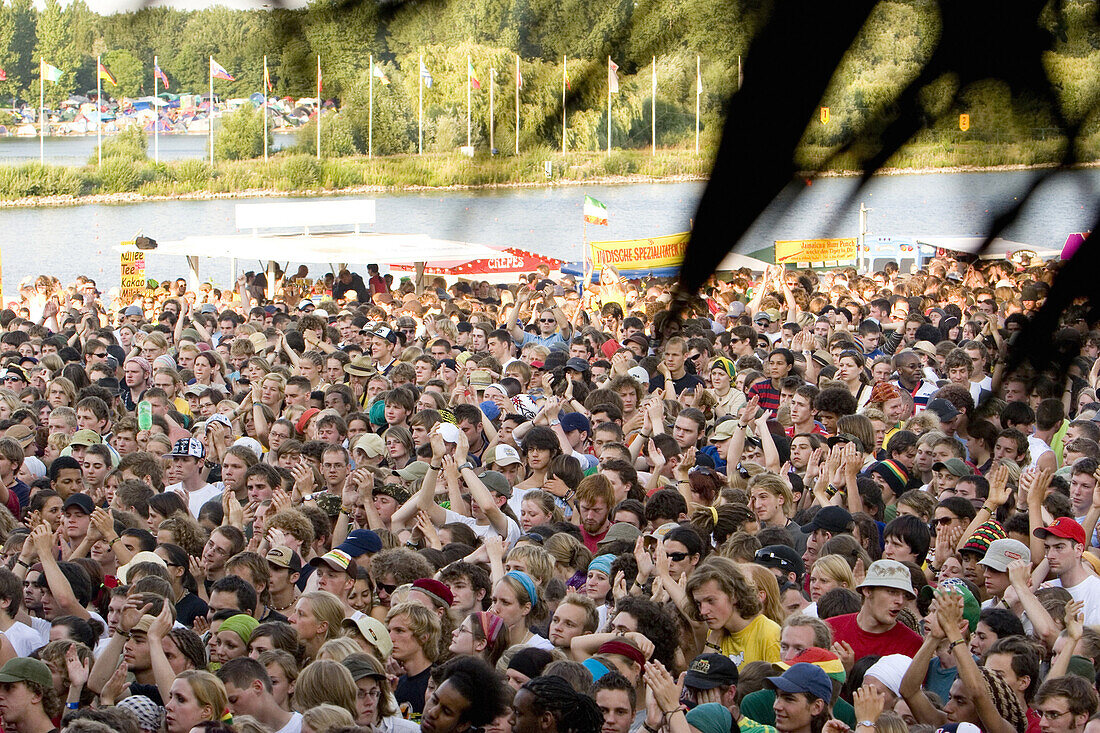Zuschauer beim Summerjam Reggae Festival, Fühlinger See, Köln, Deutschland
