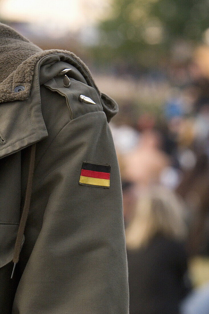 Deutsche Bundeswehr Armeejacke mit Stacheln, Rockkonzert, Geiselwind, Bayern, Deutschland