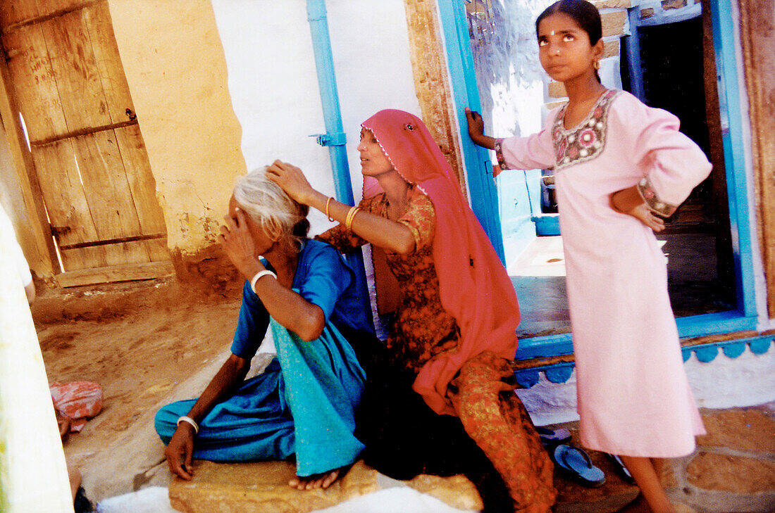 Three generation of indian women. Jaisalmer. India