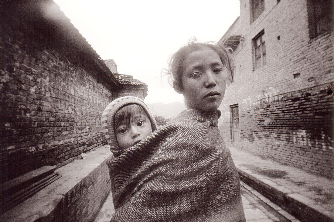 Mother and child. Bhaktapur. Central Nepal