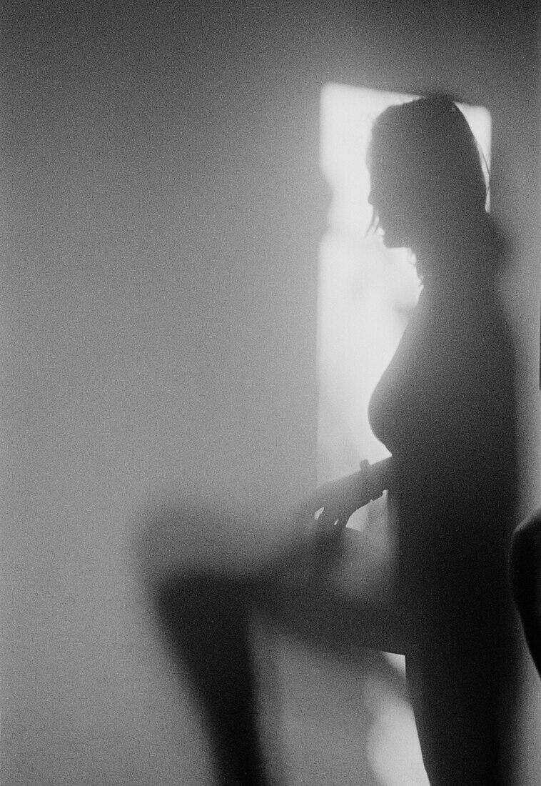  Adult, Adults, Alone, Anonymous, B&W, Bare, Black-and-White, Blurred, Contemporary, Female, Human, Indoor, Indoors, Inside, Interior, Knees-up, Monochromatic, Monochrome, Naked, Nude, Nudes, Nudity, One, One person, People, Person, Persons, Posture, Post