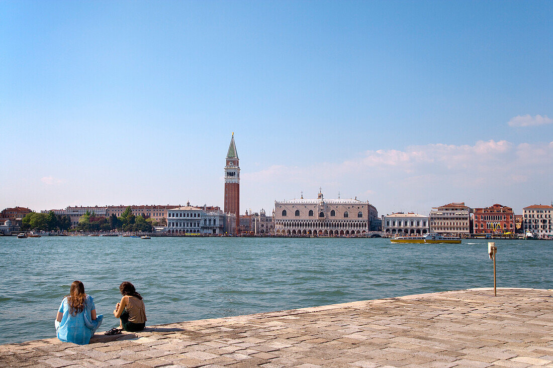 Blick auf Markusplatz, Venedig, Venetien, Italien