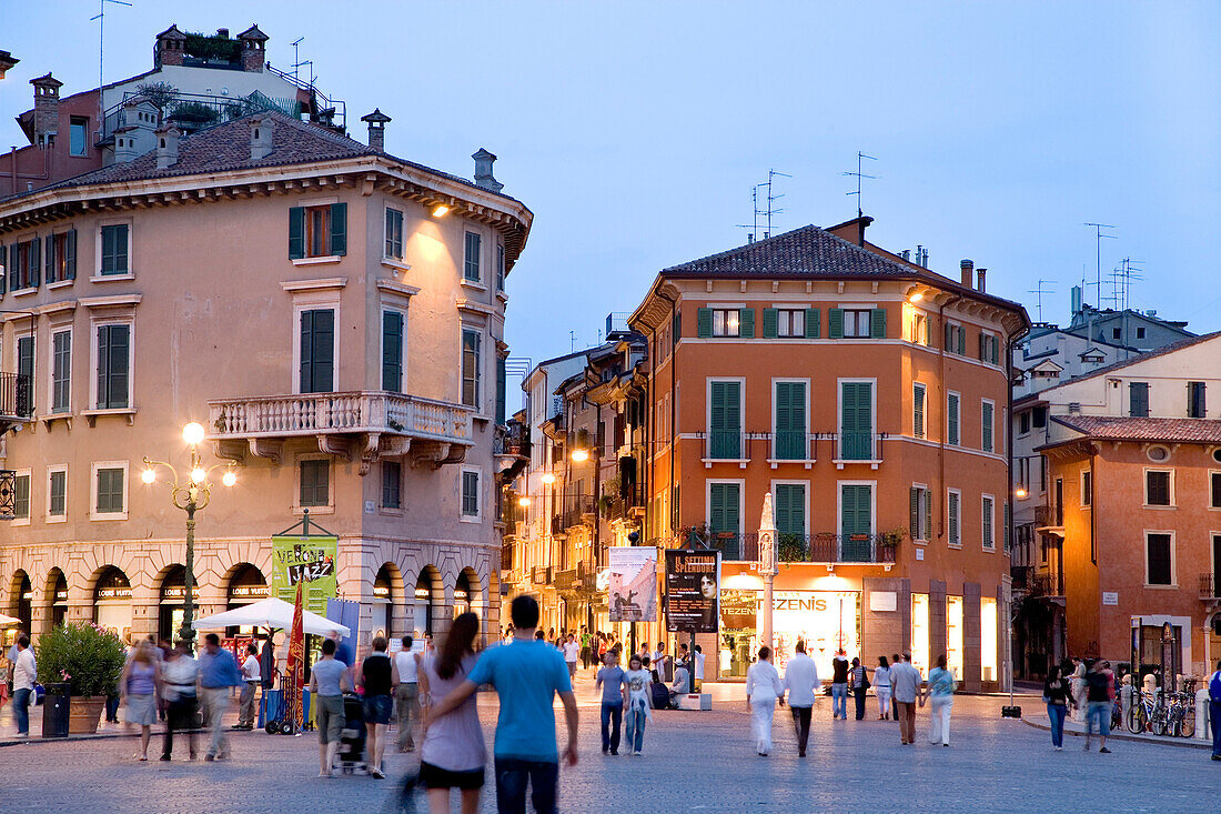 Via Mazzini, Piazza Bra, Verona, Venetien, Italien