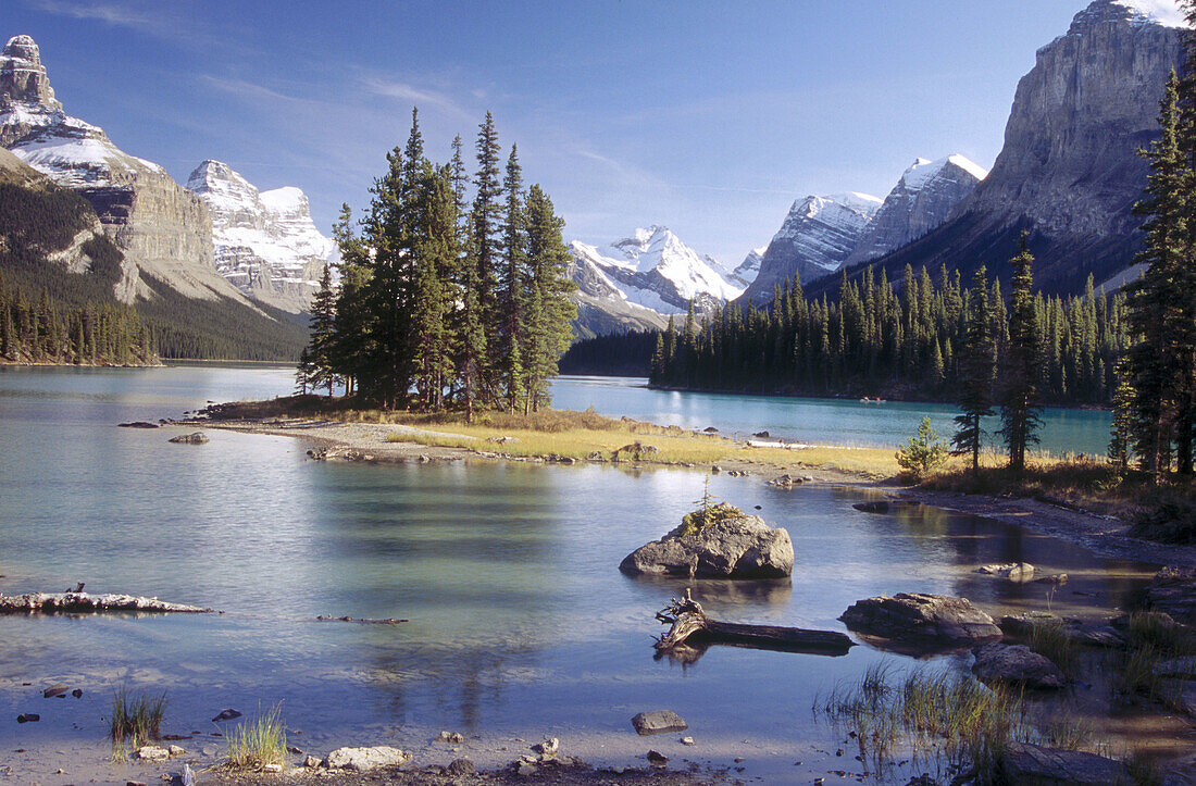 Maligne Lake and Spirit Island, Rocky Mountains, Jasper Narional Park. Alberta, Canada