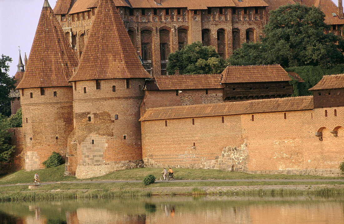 Europe s largest gothic castle (13th century), residence of Teutonic Knights grand master, beside the Vistula River Delta known as the Nogat. Malbork. Pomerania, Poland