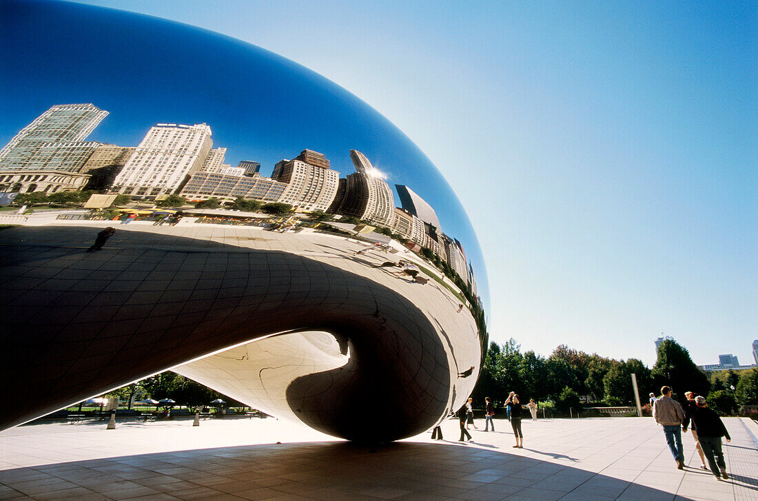 Kunstwerk Cloud Gate von Anish Kapoor im Millenium Park, Chicago, Illinois, USA