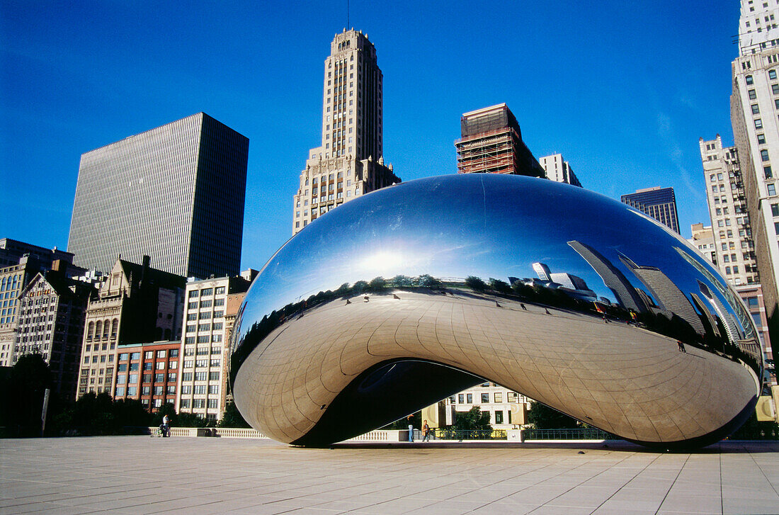 Kunstwerk Cloud Gate von Anish Kapoor im Millenium Park, Chicago, Illinois, USA