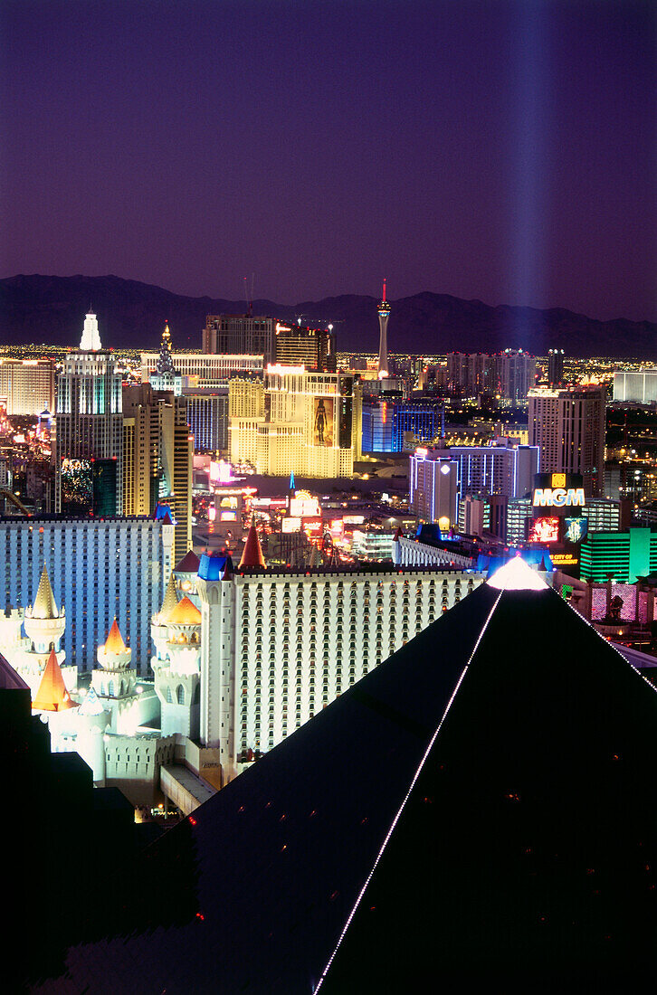 Blick über The Strip at night, Las Vegas, Nevada, USA, America