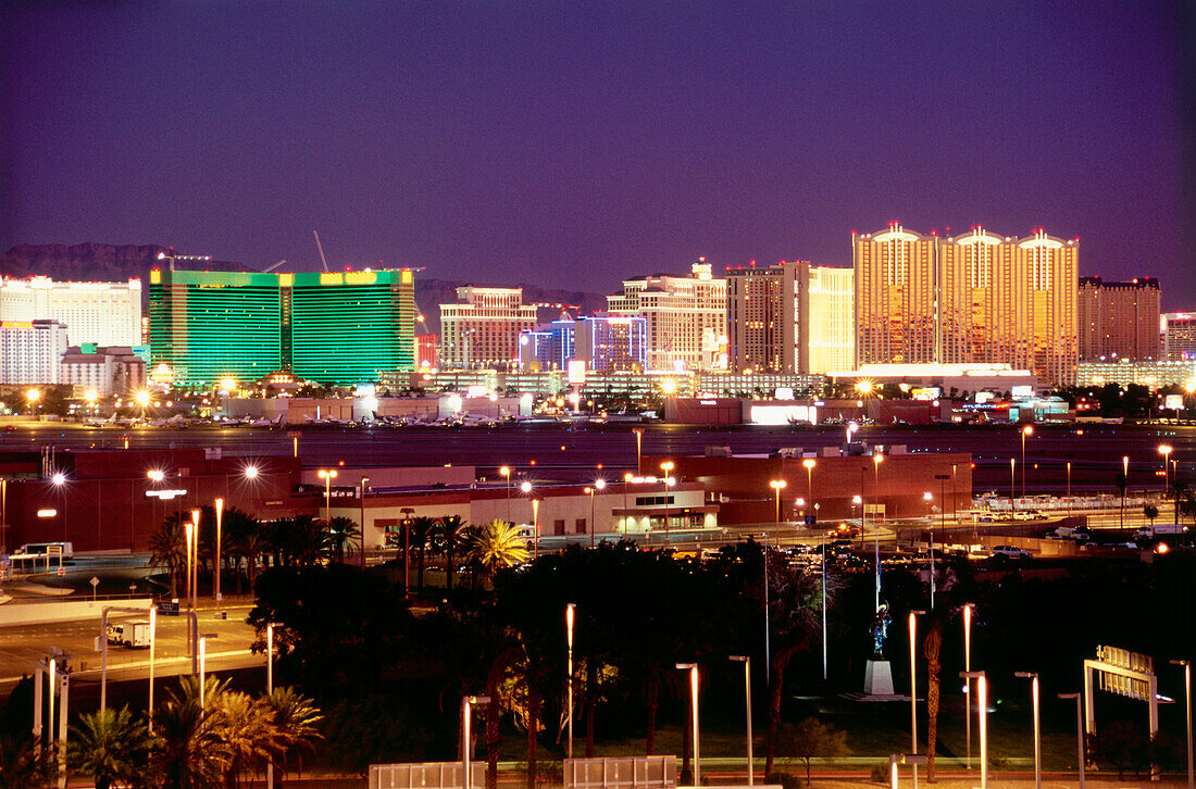 Skyline von Las Vegas bei Nacht, Nevada, USA, Amerika