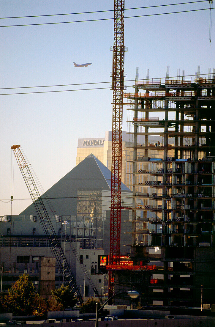 Baustellenkräne in Las Vegas, Nevada, USA, Amerika