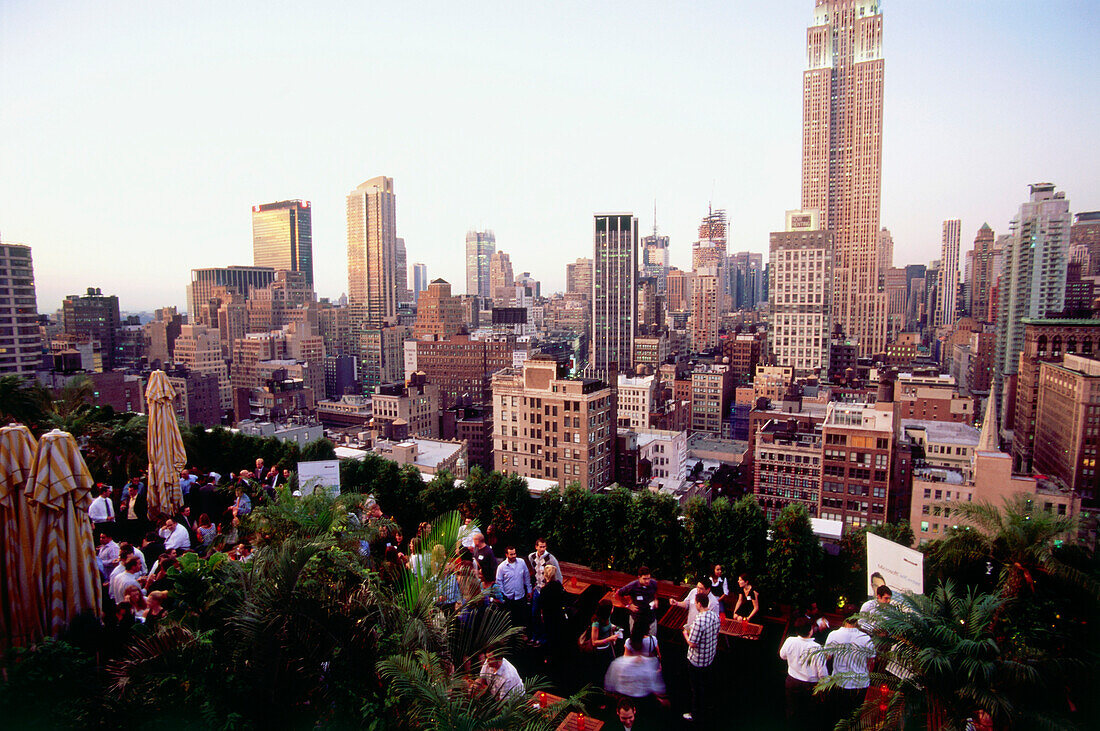 Dachterassen Bar 230 5th mit Blick auf Empire State Building, 5th Avenue, Manhattan, New York, USA, Amerika