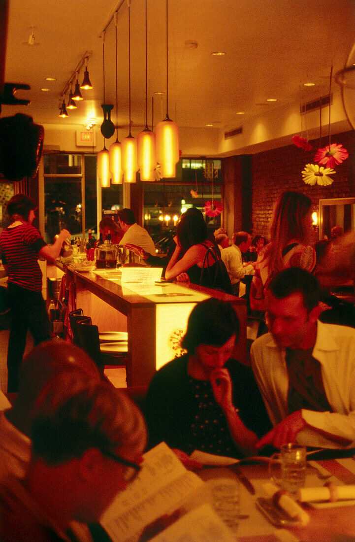 Vollbesetztes Restaurant Klee Brasserie, Manhattan, New York, USA, Amerika