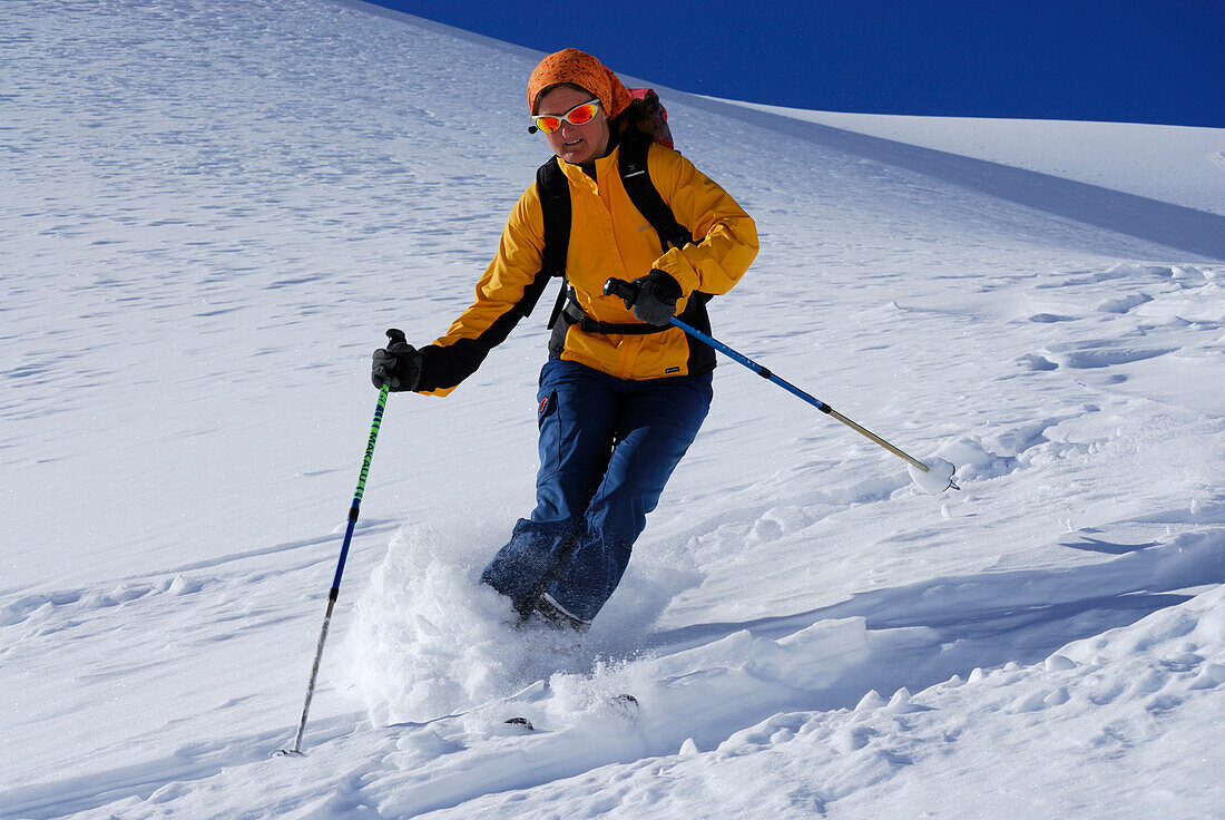 young woman powdering Woleggleskarspitze, Allgaeu range, Allgaeu, Tyrol, Austria