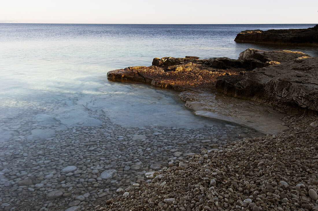 Cliffs and limestone outcrops along Lake Huron shoreline. Bruce Peninsula National Park, Ontario, Canada 