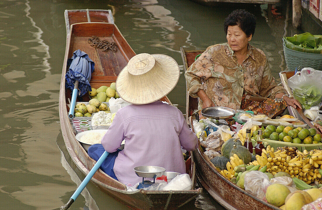 Floating market. Damnoen Saduak, Thailand