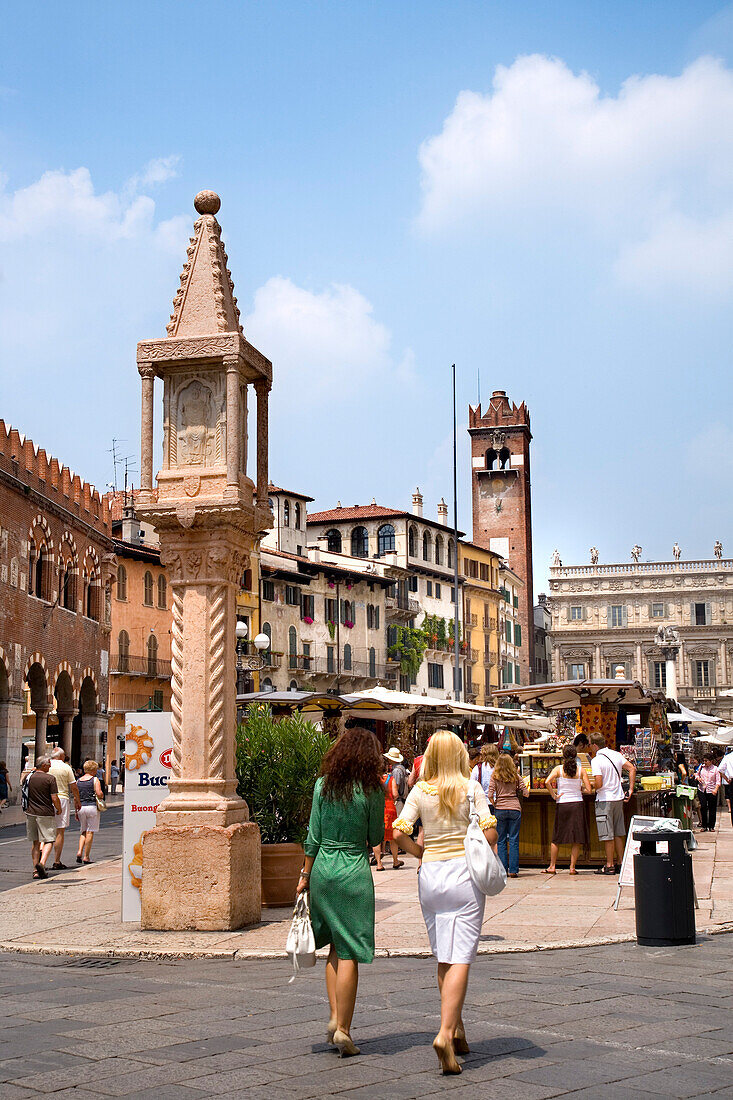 Piazza Erbe, Verona, Venetien, Italien