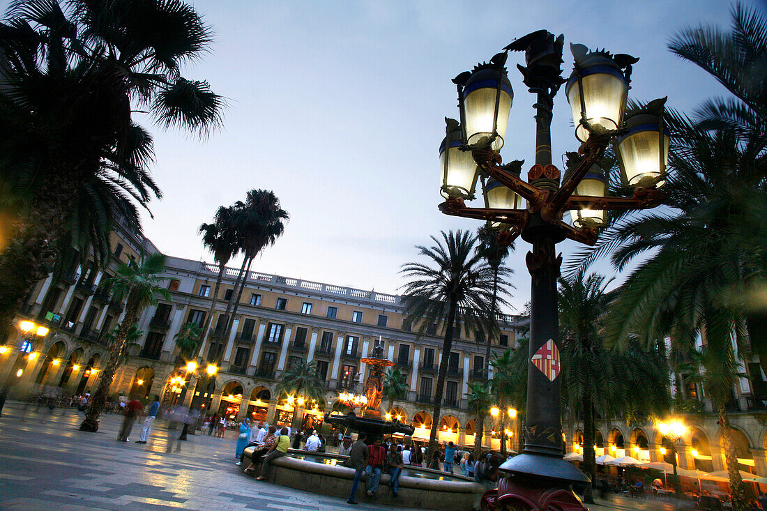 Brunnen am Placa Reial, Barrio Gotic, Barcelona, Katalonien, Spanien