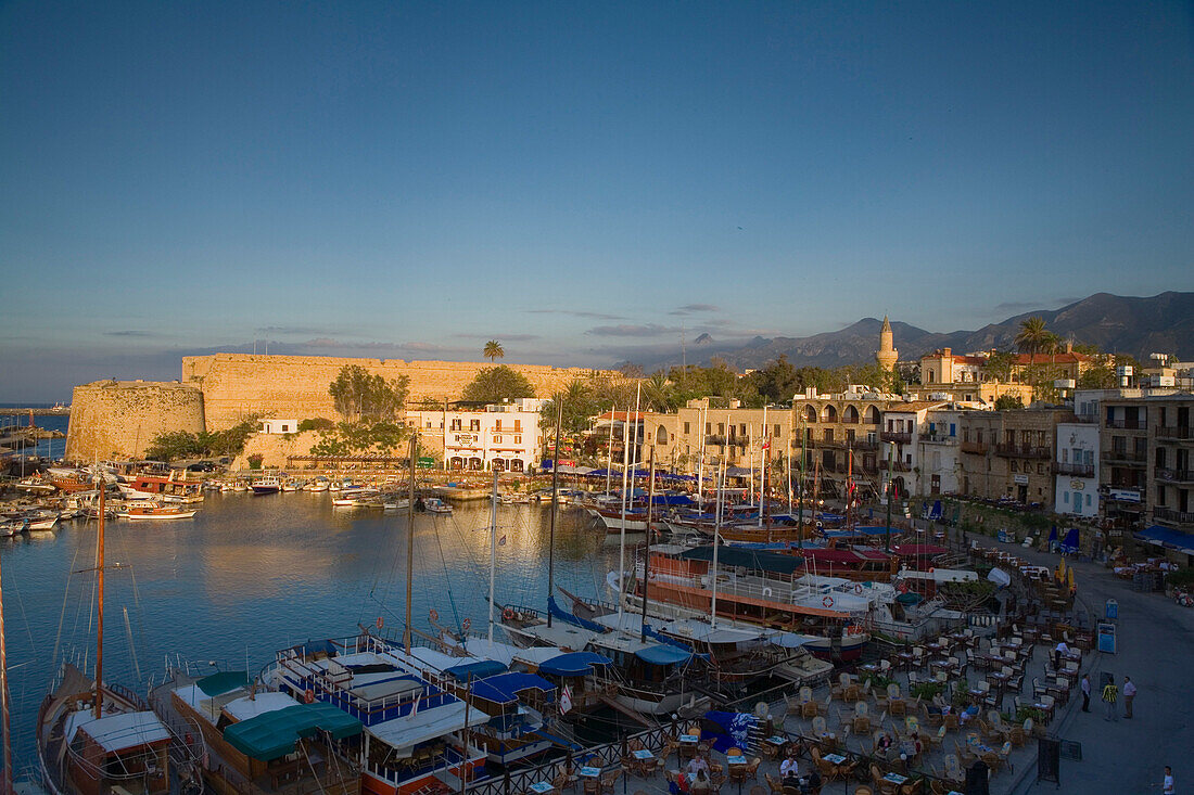 Kyrenia Hafen mit Burg von Kyrenia, Kyrenia, Girne, Nordzypern, Zypern