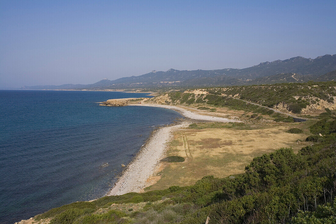 Küstenlandschaft mit Küstenstraße nach Karpasia, Karpaz, Karpass Halbinsel, Nordzypern, Zypern