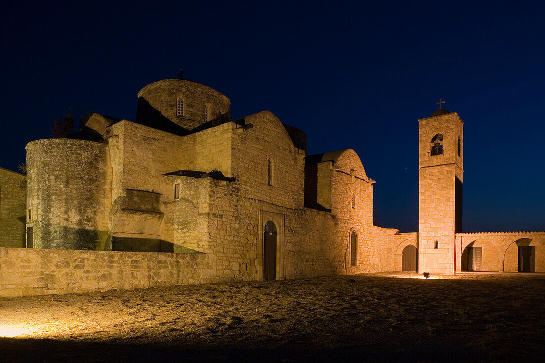 Kloster St. Barnabas bei Nacht, Agios Varnavas, Museum, Nordzypern, Zypern