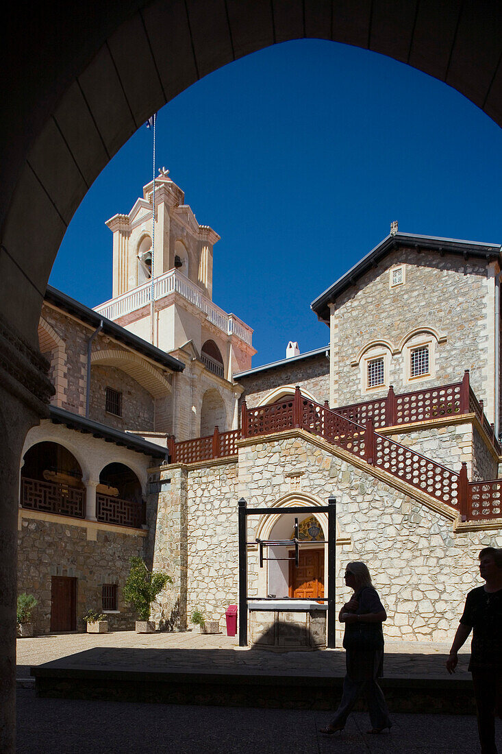 Innenhof von Kykkos Kloster, orthodox, Troodos Gebirge, Südzypern, Zypern