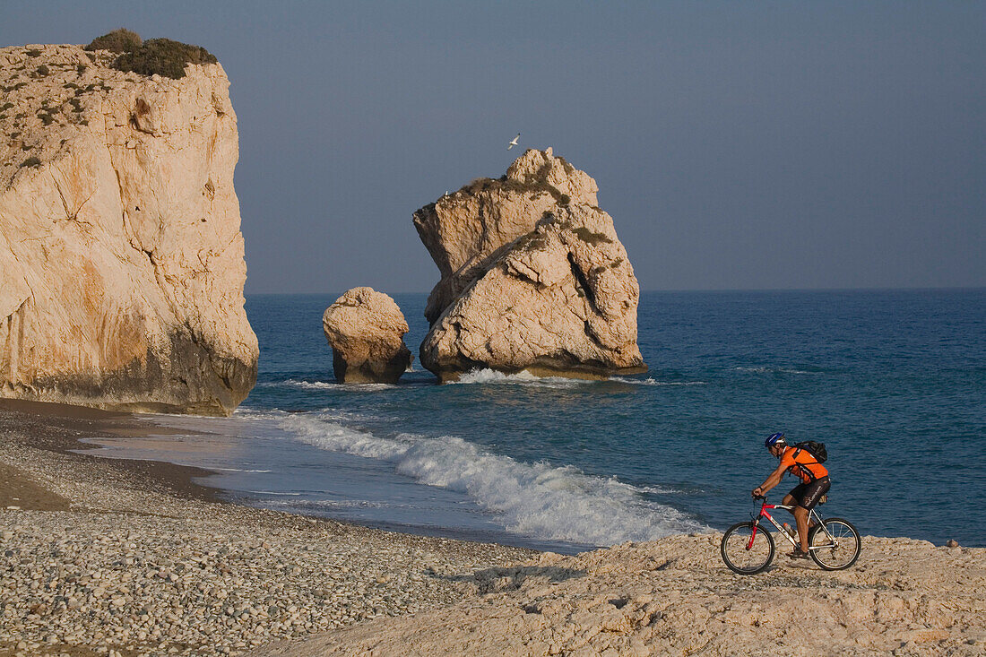 Thomas Wegmueller, Mountainbike Tour in der Nähe von Petra tou Romiou, Felsen der Aphrodite, in der Nähe von Limassol, Südzypern, Zypern
