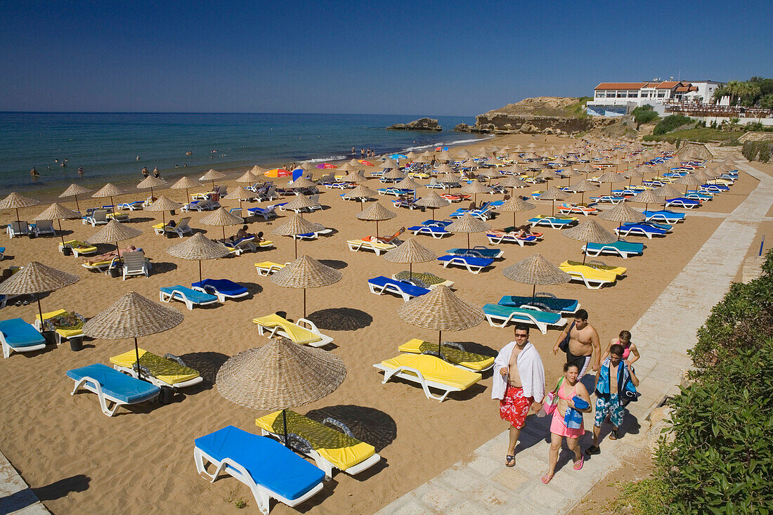 Leute am Strand, Acapulco Beach, Acapulco Beach Club and Resort Hotel, Girne, Kyrenia, Nordzypern, Zypern