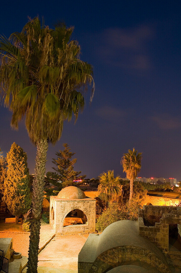 Agia Napa Kloster, Brunnenhaus mit Brunnen und Palmen, Oekumene, Conference centre, Council of Churches, Agia Napa, Südzypern, Zypern