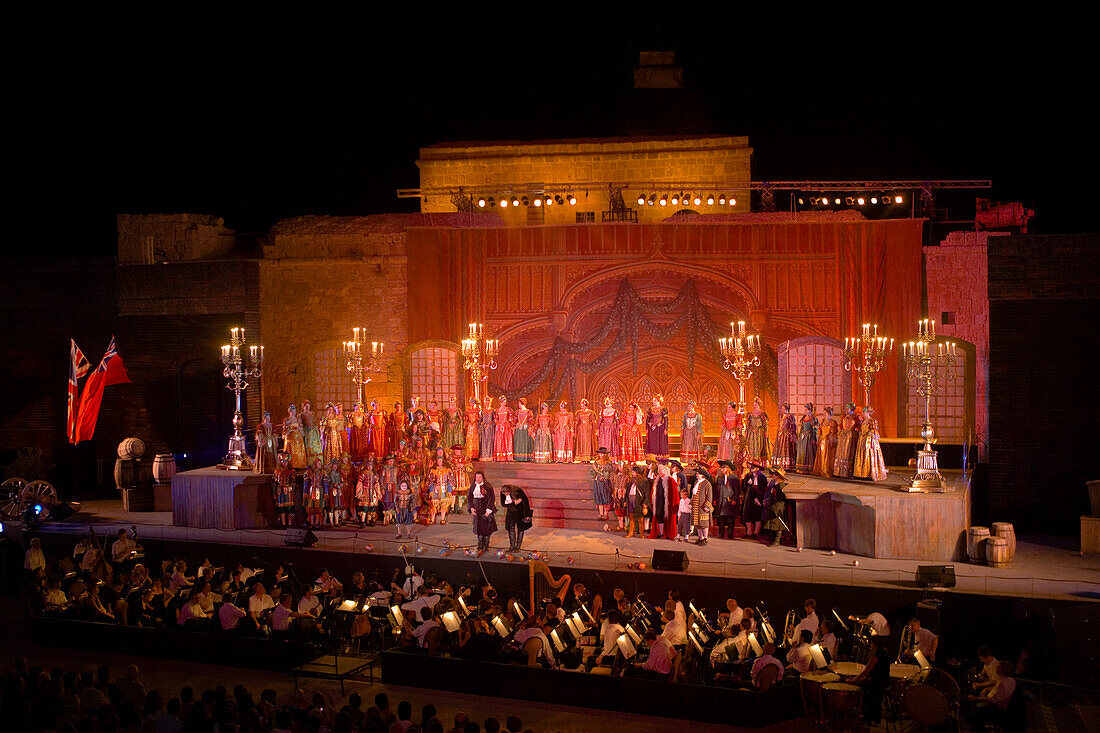 Oper Aufführung von Ein Maskenball von Verdi, Pafos Aphrodite Festival, Verdi Opera Un Ballo in Maschera, von The Mariinsky Theatre St. Petersburg, Pafos Burg, Zypern