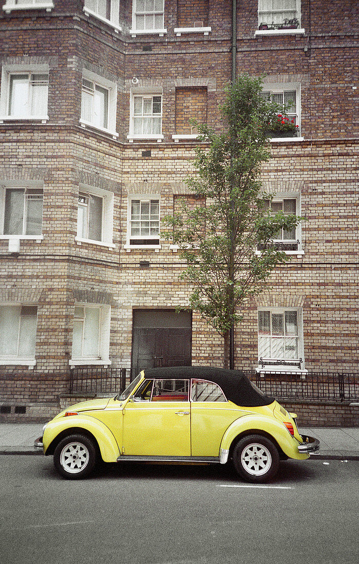  Aged, Auto, Automobile, Automobiles, Autos, Building, Buildings, Car, Cars, Classic car, Classic cars, Color, Colour, Contemporary, Daytime, Exterior, Facade, Façade, Facades, Façades, Nobody, Old, Old fashioned, Old-fashioned, One, Outdoor, Outdoors, Ou