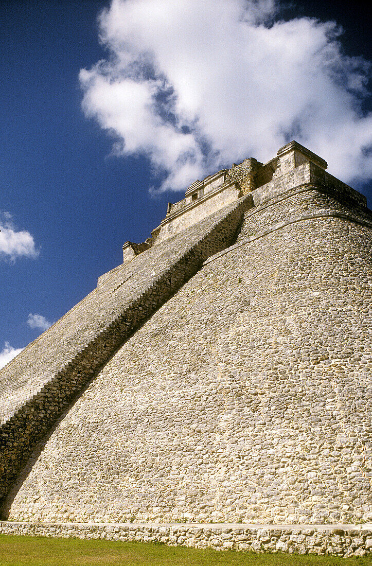 Pyramid of the Wiseman. Uxmal.(Yucatán) Mexico