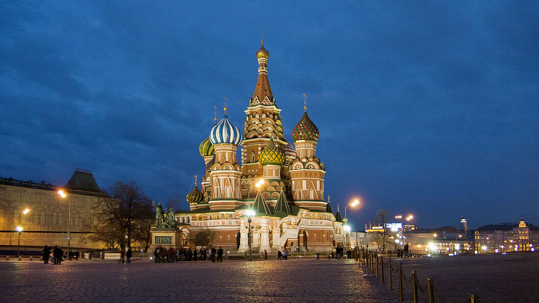 St. Basil s Cathedral in the Red Square, Moscow. Russian Federation