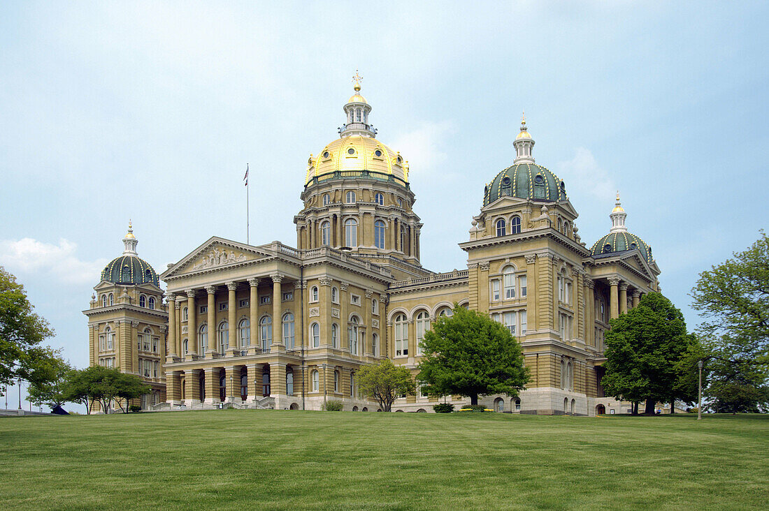 Iowa State Capital Builidng in Des Moines, Iowa, USA.