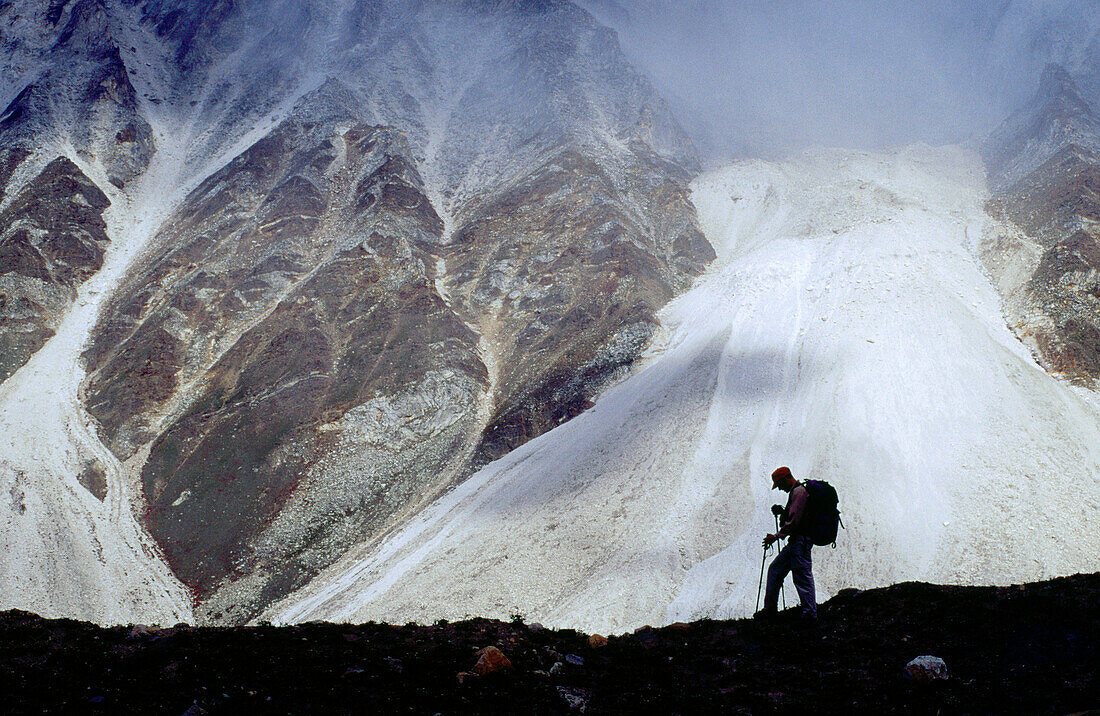 Bergsteiger in einem Gletscher. Gangotri. Himalaya. Garhwal. Uttar Pradesh. Indien