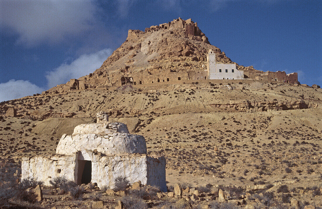 Koubba (Mausoleum eines Marabuts) in der Region Tataouine, Wüste Sahara. Tunesien