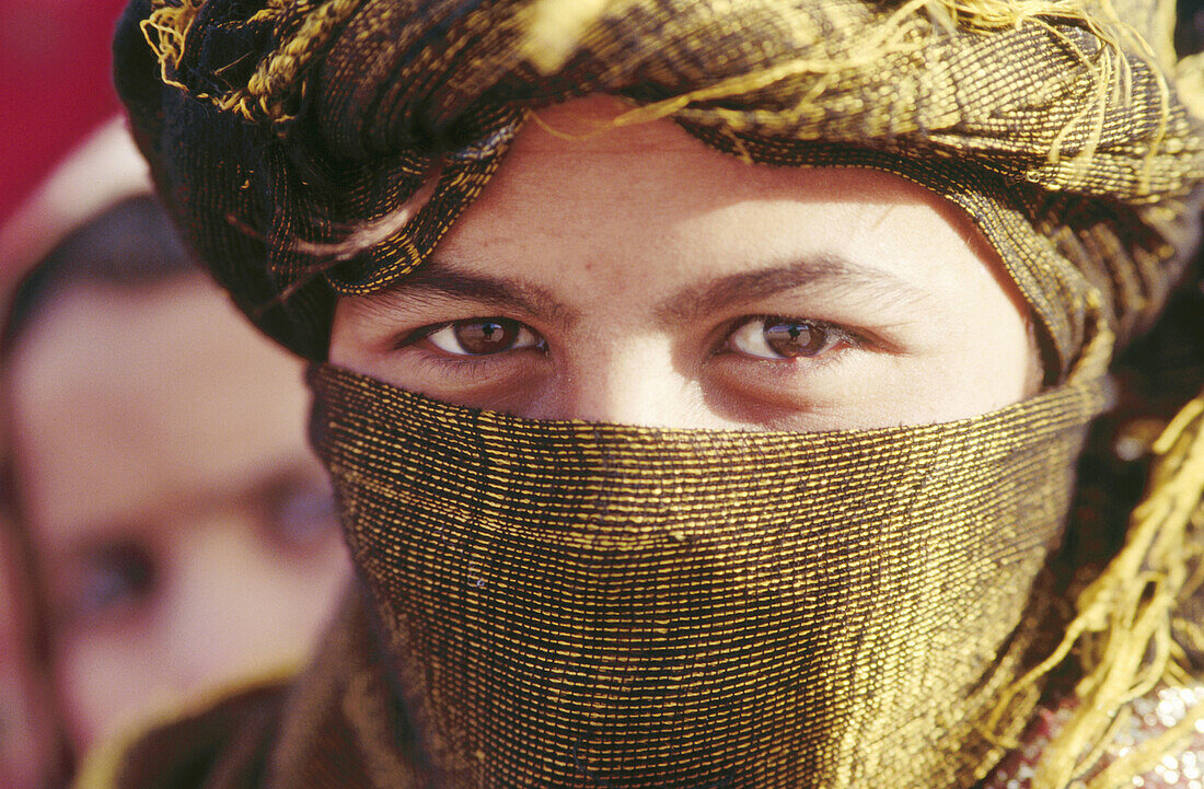 Menschen auf dem Sahara-Festival. Douz, Tunesien