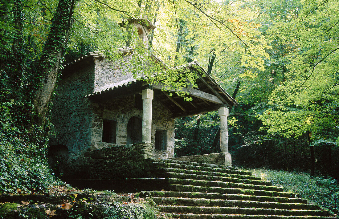 Sant Martí del Corb Romanische Kapelle. Olot. Garrotxa. Provinz Girona. Katalonien. Spanien