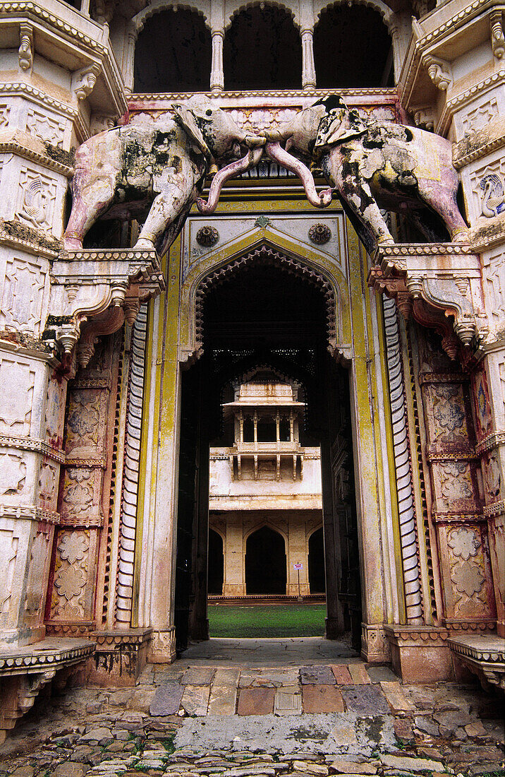 Haupttor (Hathi Pole) des Taragarh Forts, Bundi. Vindhya-Gebirge, Rajasthan, Indien