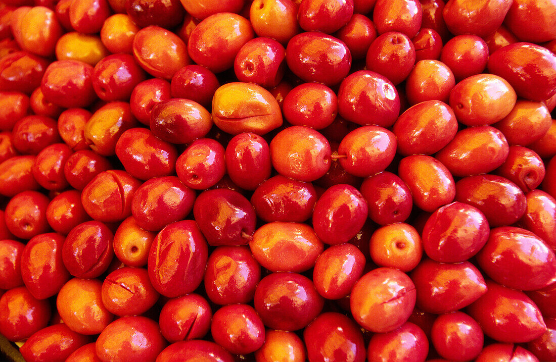 Olives. Fes Souk (Fes el-Bali). Morocco.