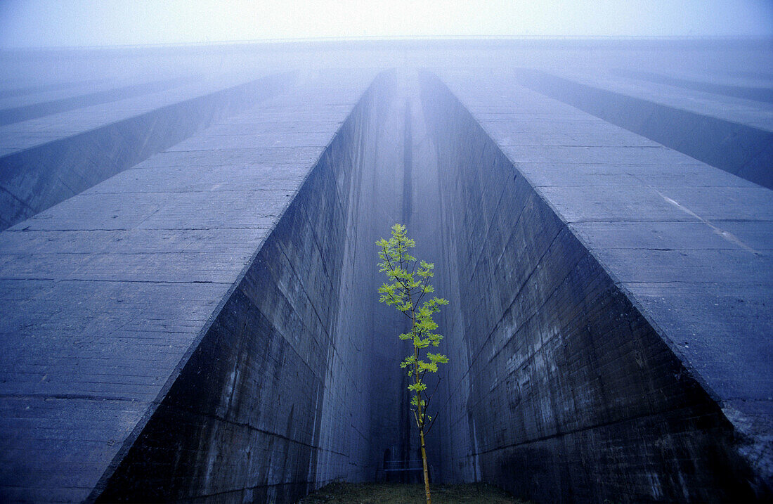 Cavallers dam. Cavallers. Parc Nacional d Aigüestortes i Estany de Sant Maurici. Vall de Boí. Pyrenees. Lleida province. Spain.