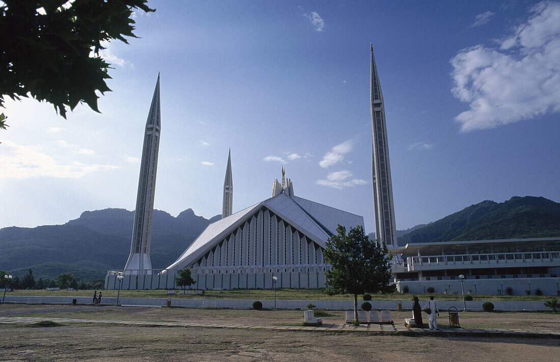 Shah Faisal Mosque (by Vedat Dalokay) in Islamabad. Pakistan