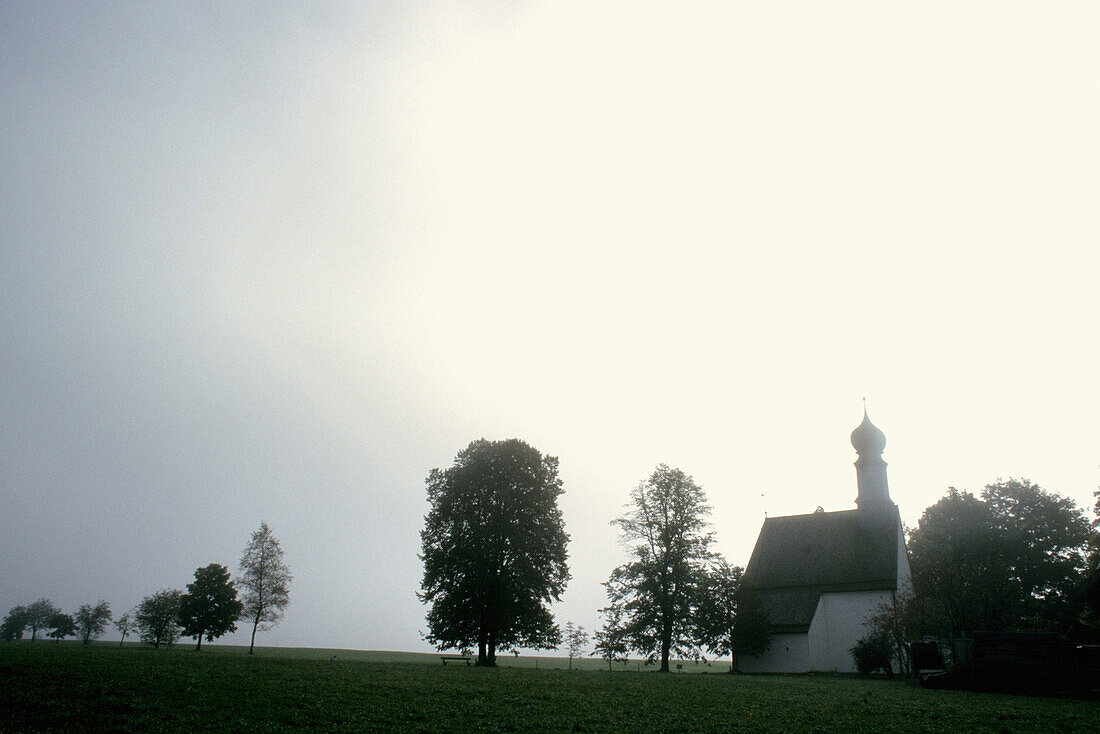 Kapelle bei Holzkirchen, Bayern, Deutschland