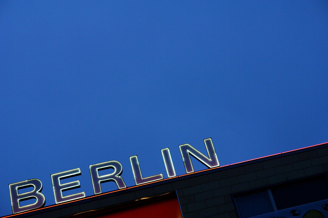 Leuchtreklame für berlin, Berlin, Deutschland
